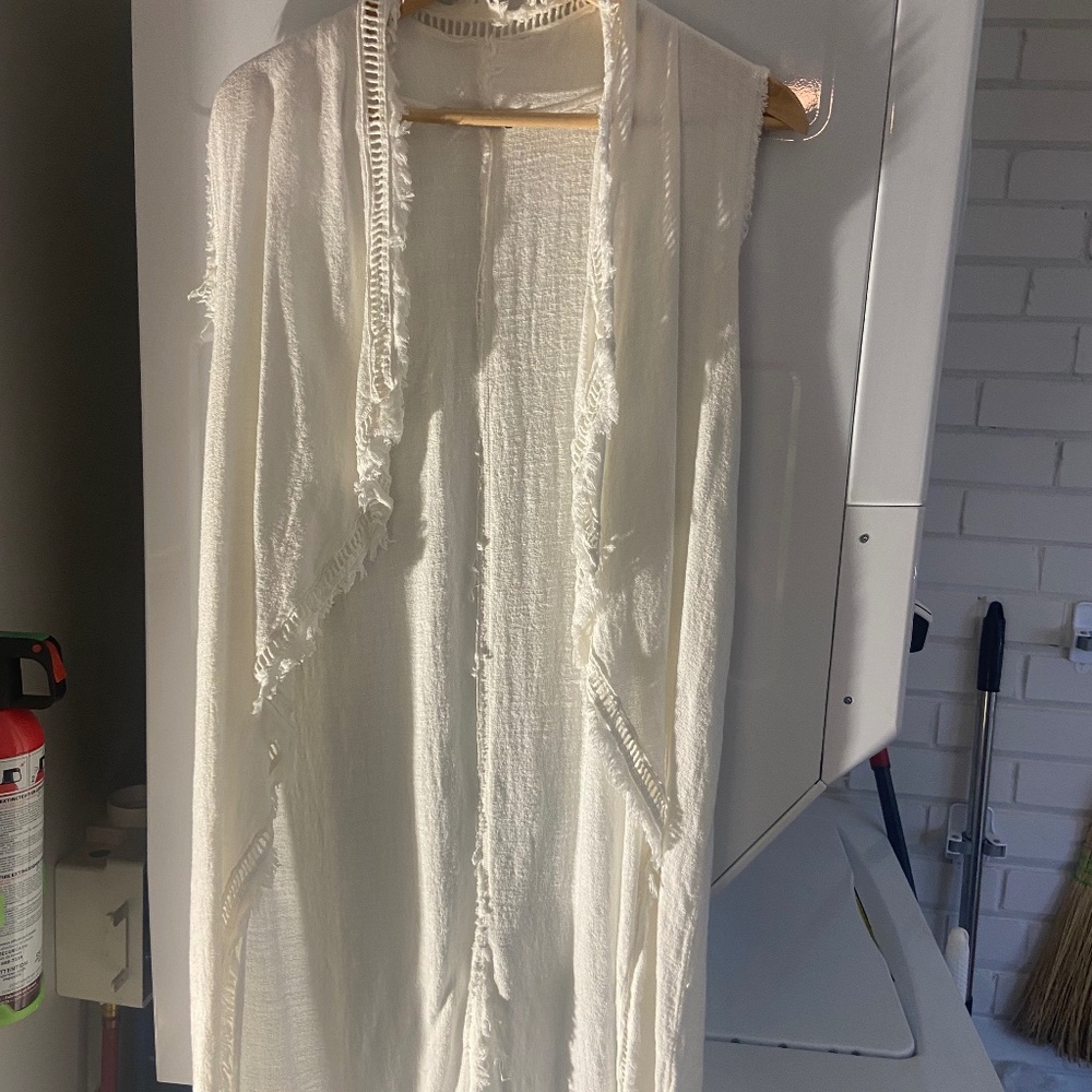 Italian lightweight sleeveless cardigan